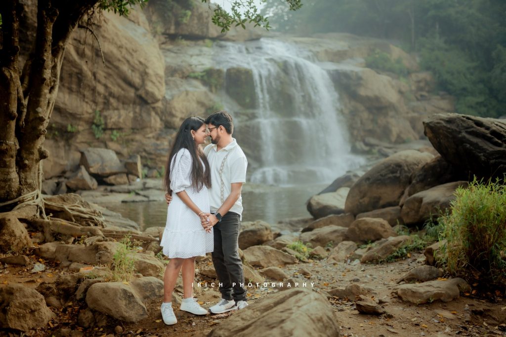 Pre Wedding Photoshoot in Munnar