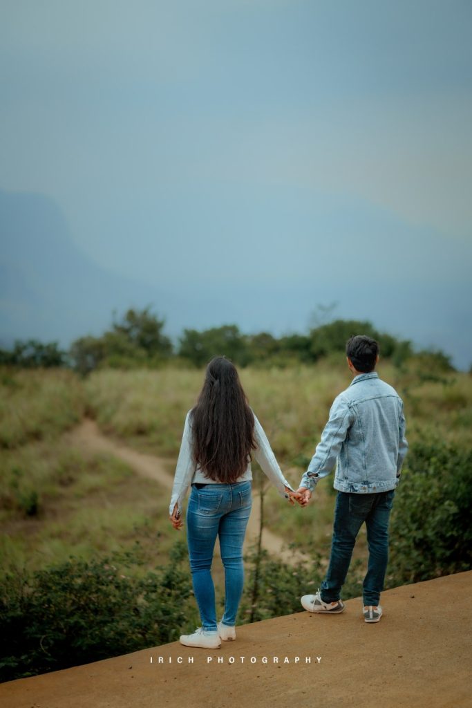 Pre Wedding Photoshoot in Munnar